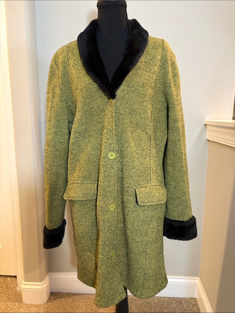 Vintage Jones New York 100% Merino Wool Coat Lime Green Faux Fur Collar M
